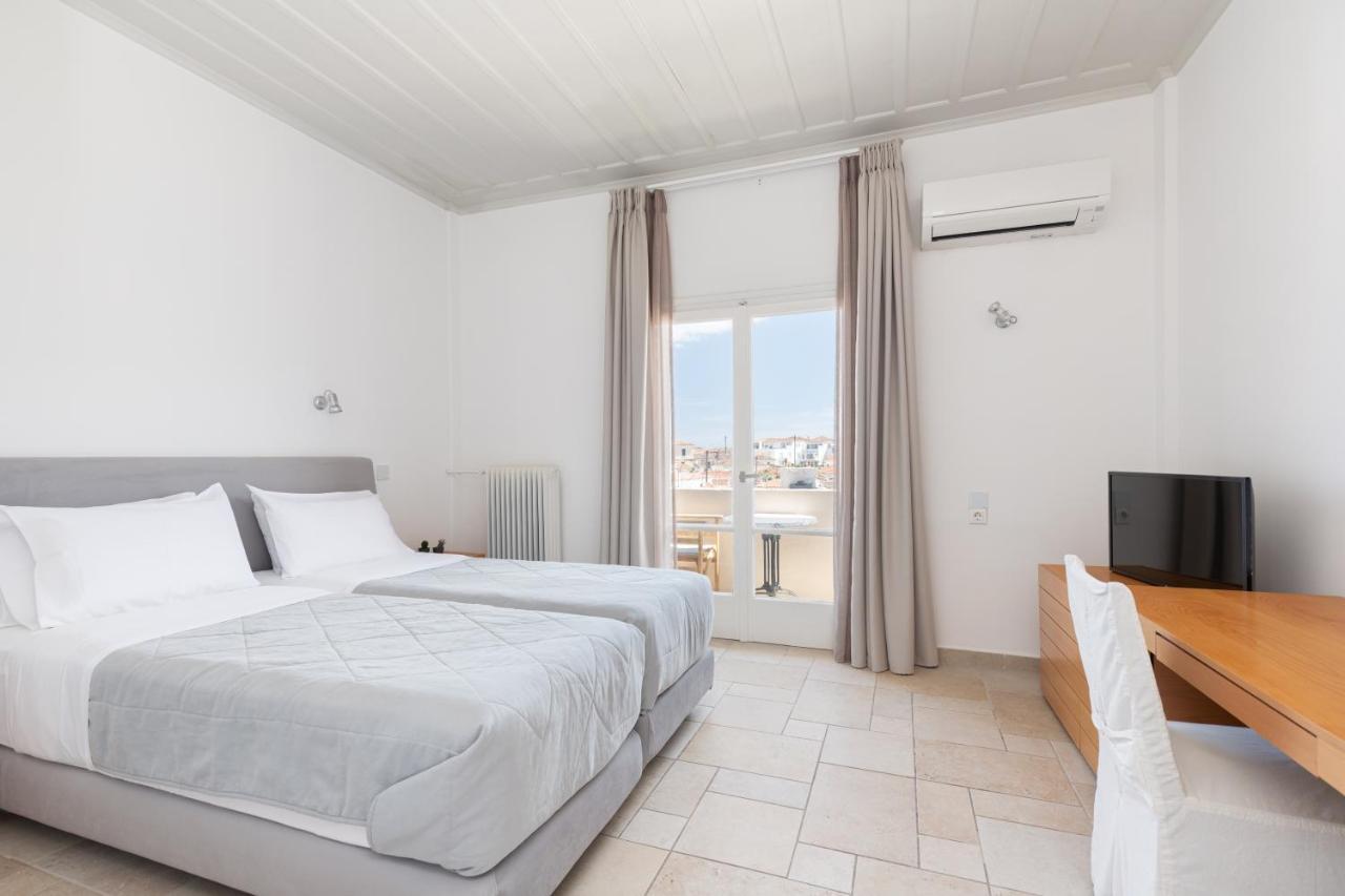 Hotel Roumani Spetses Town Bagian luar foto