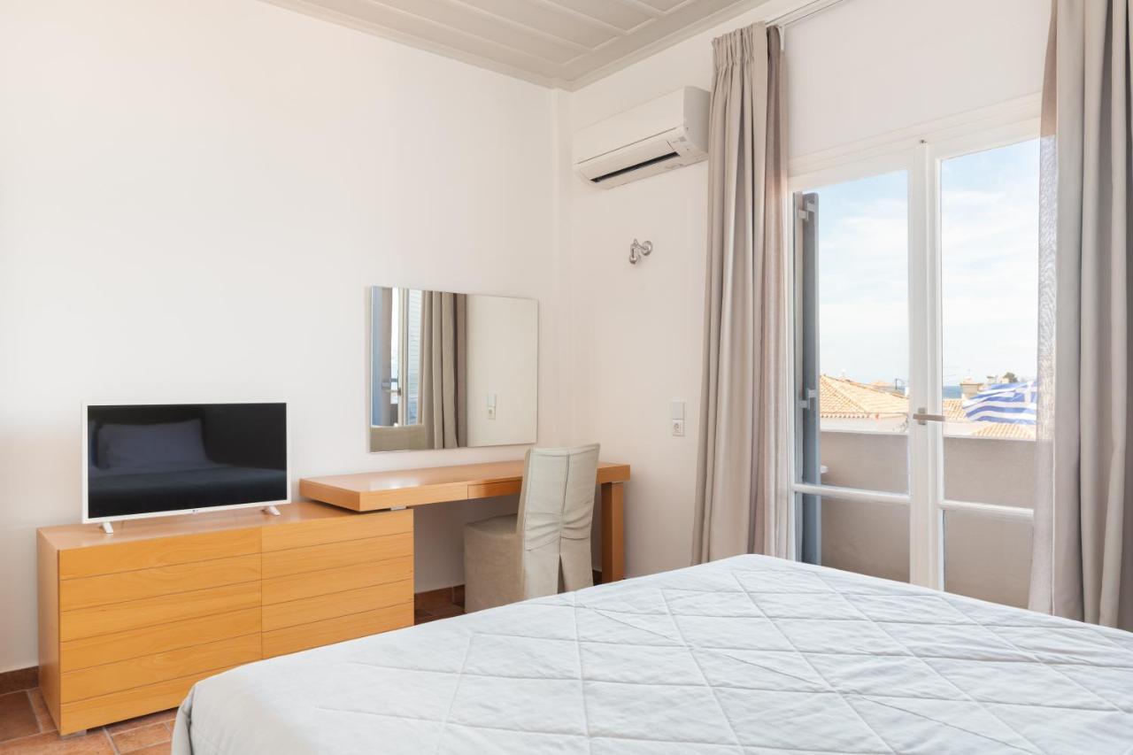 Hotel Roumani Spetses Town Bagian luar foto
